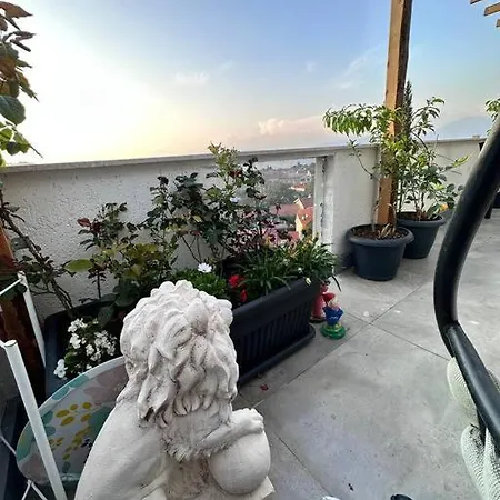 And Sea View Magnificent Historical House Apartment